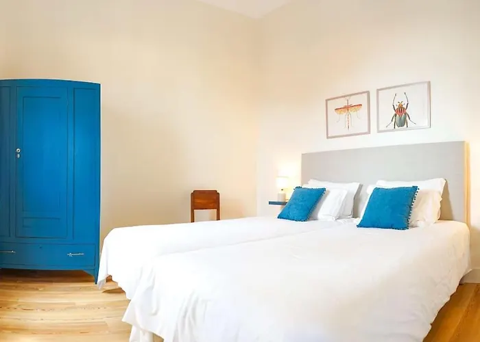 Renovated Traditional House W 3Br & Outdoor Space